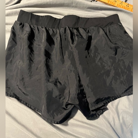 Victoria sport black logo waistband shorts size medium - Picture 3 of 4